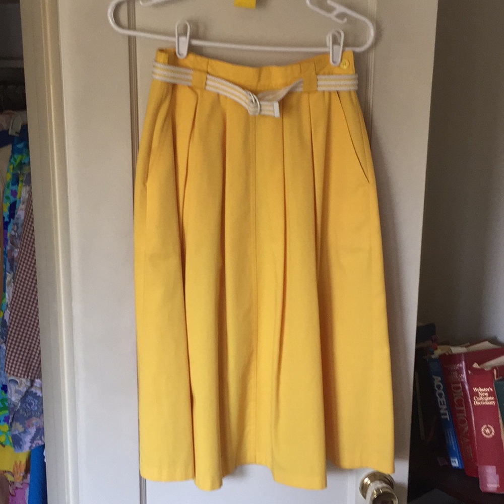 VINTAGE YELLOW SKIRT WITH BELT